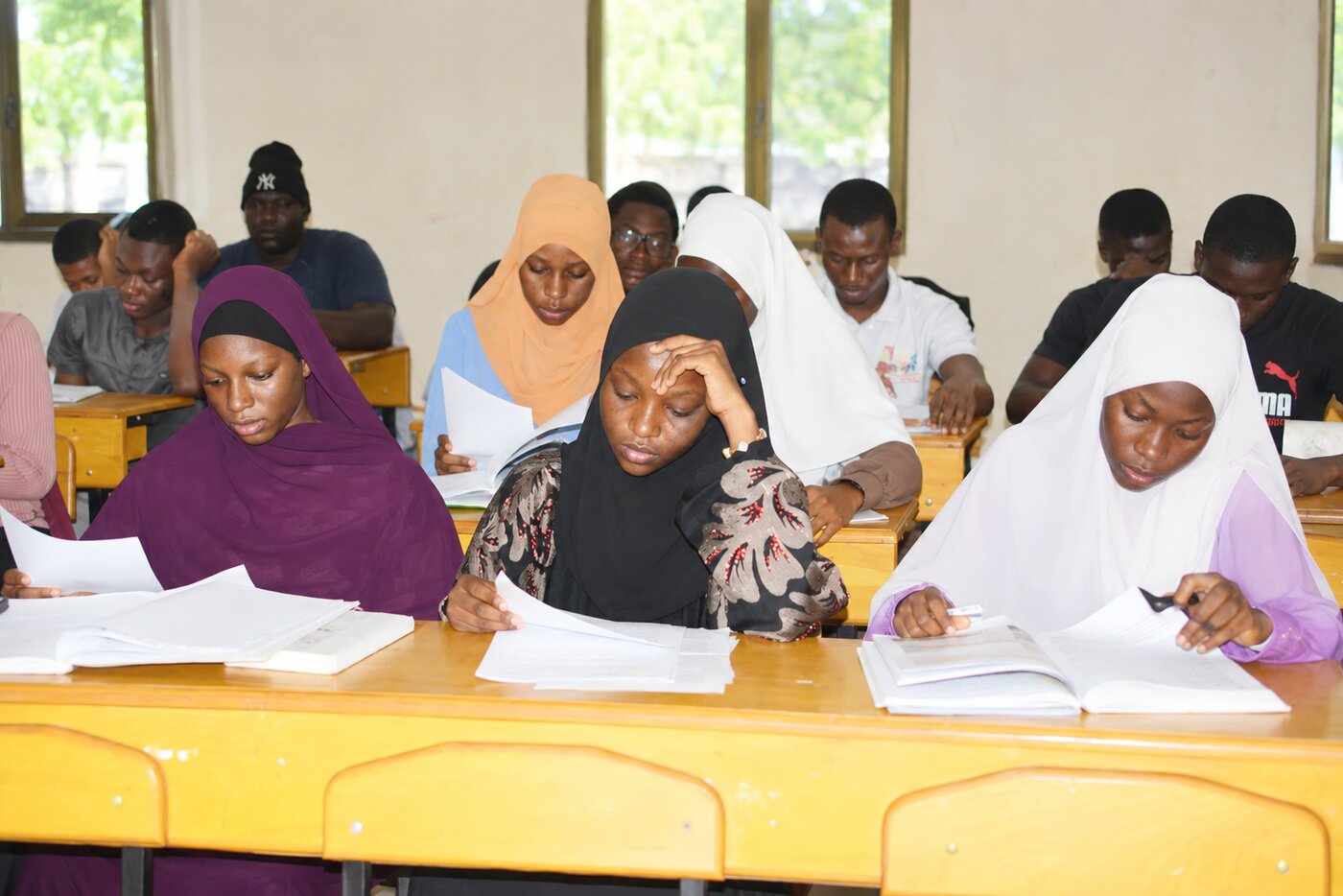 Étudiants entre deux cours · 600 × 450 px